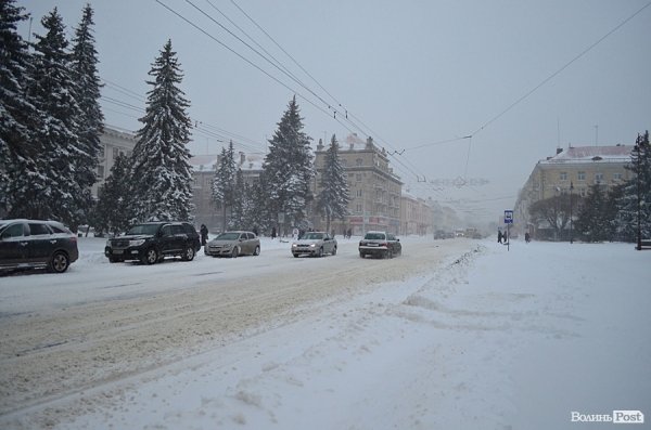 Луцьк замітає снігом. ФОТО