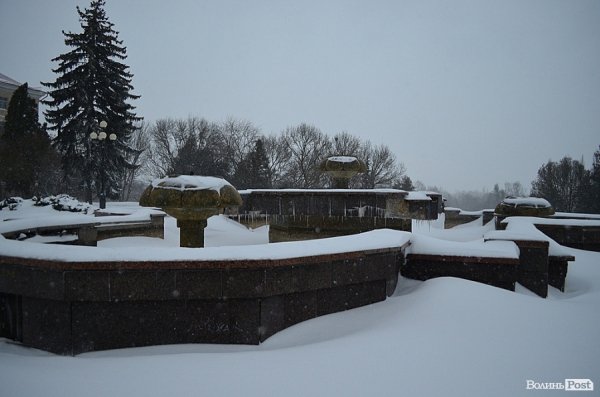 Луцьк замітає снігом. ФОТО