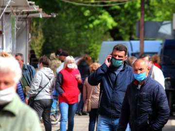 У Нововолинську запрацював ринок: чи дотримуються карантинних обмежень продавці та покупці. ФОТО