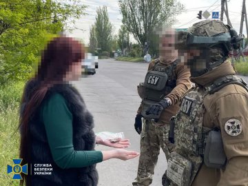 У Херсоні СБУ затримала медсестру, яка  «зливала» ворогу персональні дані українських захисників