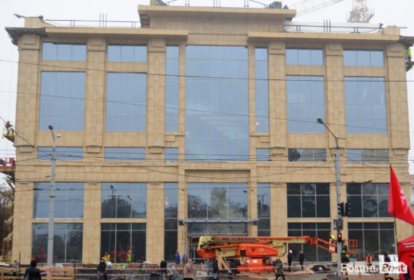 ЦУМ «привідкрили», але відкриють після виборів?