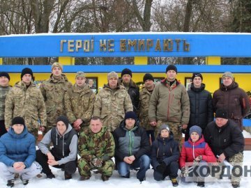 Патріотичний флешмоб: воїни АТО віджималися у центрі Любомля