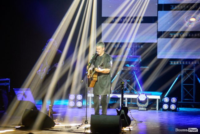 У Луцьку з новим альбомом виступив Арсен Мірзоян. ФОТО