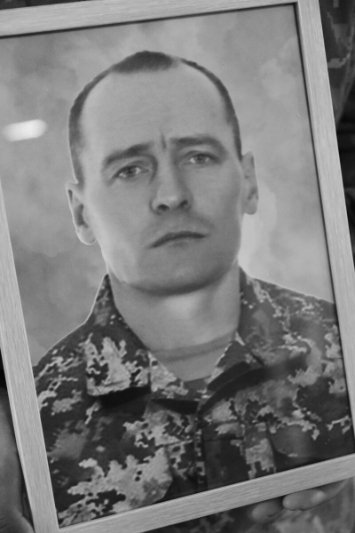 У Луцьку попрощалися з Героєм Ігорем Дуплієм, який більше року вважався зниклим безвісти. ФОТО