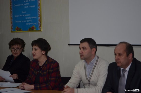 У Луцьку батькам діток, які народилися в 2016 році, вручили свідоцтва. ФОТО