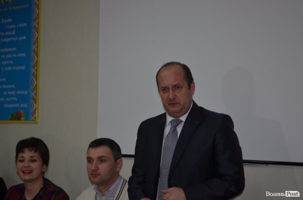 У Луцьку батькам діток, які народилися в 2016 році, вручили свідоцтва. ФОТО