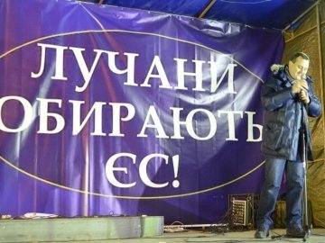 Депутат Луцькради розповів на Євромайдані, у чому користь Януковича. ВІДЕО