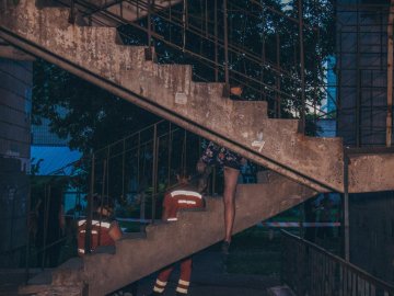 Моторошне самогубство: жінка повісилася з плюшевим ведмедиком у руках. ФОТО. ВІДЕО 18+