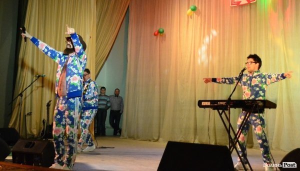 DZIDZIO показав луцьким студентам волохате пузо. ФОТО  