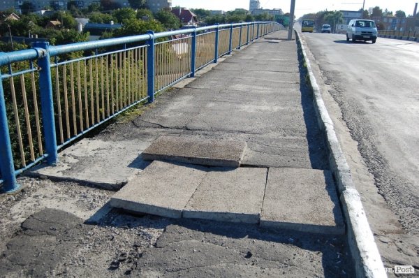 Луцькі «мости на мільйон» сипляться. ФОТО