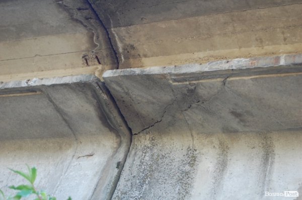 Луцькі «мости на мільйон» сипляться. ФОТО