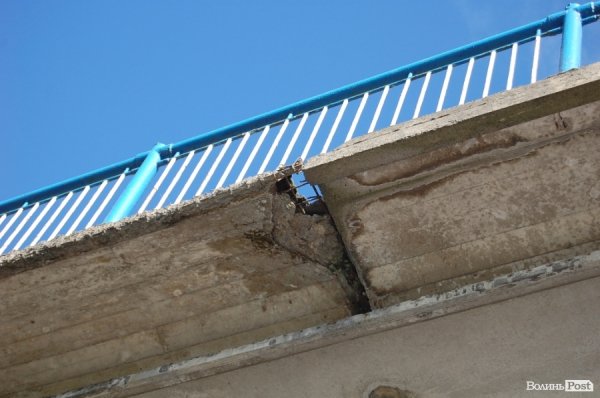 Луцькі «мости на мільйон» сипляться. ФОТО