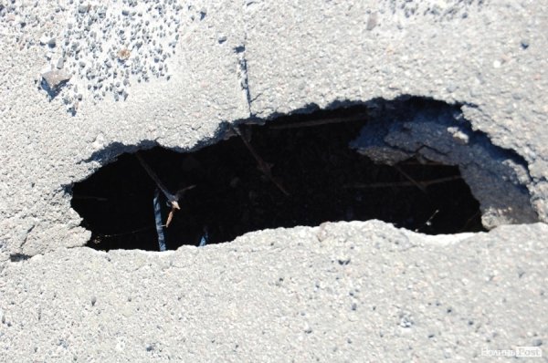 Луцькі «мости на мільйон» сипляться. ФОТО