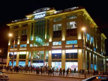 У Луцьку просили відкрити парковку біля ЦУМу