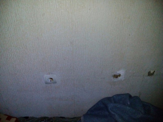 Сморід та дірки у стінах: у мережу виклали жахливі фото із готелю у Ковелі 