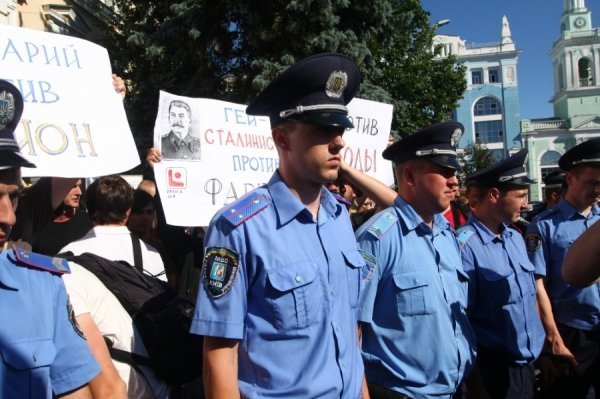 Як у Києві через Фаріон билися свободівці та «студенти». ФОТО. ВІДЕО