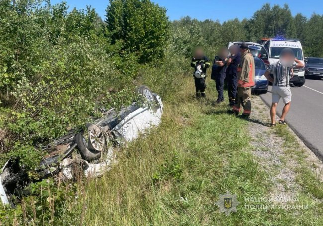 На Волині водій з’їхав у кювет: постраждали три пасажирки
