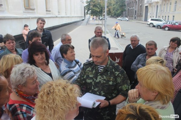 Матері волинських військових не змогли зустрітися з Порошенком. ФОТО. ВІДЕО