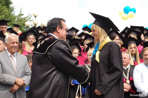 Як вручали дипломи магістрам Східноєвропейського університету. ФОТО