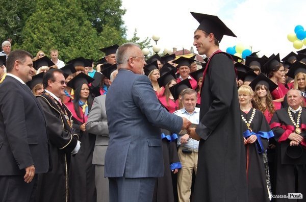 Як вручали дипломи магістрам Східноєвропейського університету. ФОТО