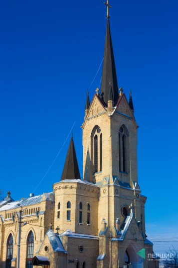 Мерехтливий сніг і кришталевий іній: Луцьк опинився у морозному полоні. ФОТО