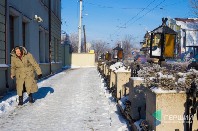 Мерехтливий сніг і кришталевий іній: Луцьк опинився у морозному полоні. ФОТО