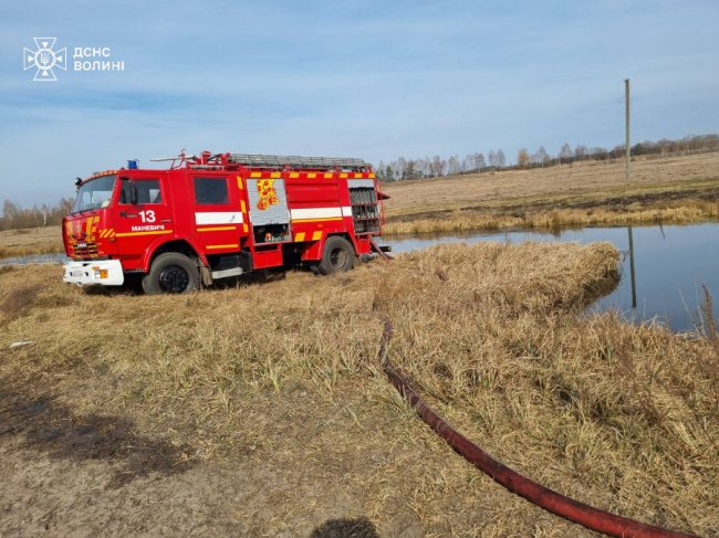 На Волині горить торфовище: вогонь тліє вже другий день