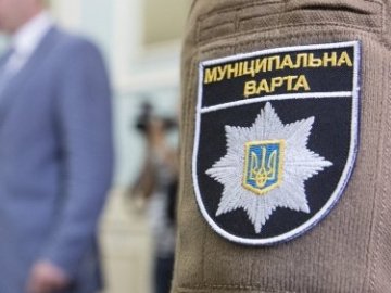 У Луцьку авто наїхало на працівника муніципальної варти