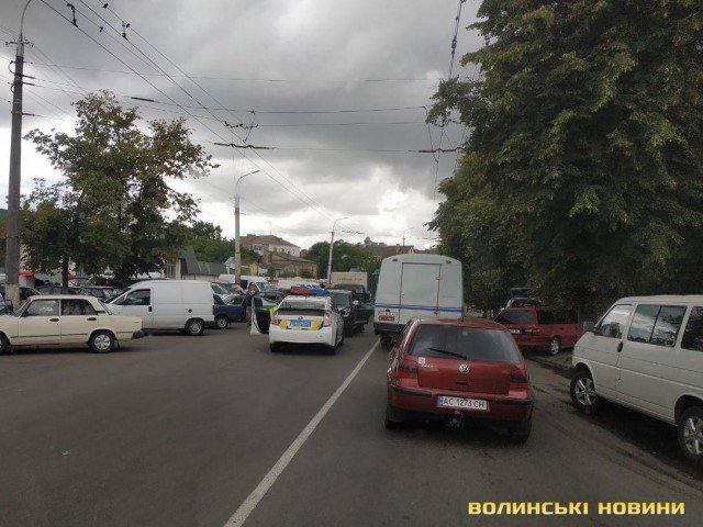 Поблизу луцького ринку сталась аварія. ФОТО