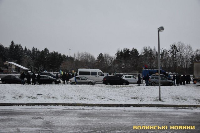Луцьк зі слізьми зустрів загиблого Героя Андрія Гурного. ФОТО