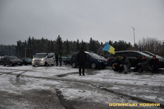 Луцьк зі слізьми зустрів загиблого Героя Андрія Гурного. ФОТО