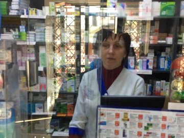 У Луцьку деякі аптеки, магазини і клініки працюють без засобів індивідуального захисту