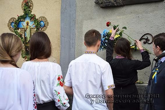 У Луцьку встановили меморіальну дошку загиблому бійцю роти «Світязь» Олександру Сивому. ФОТО