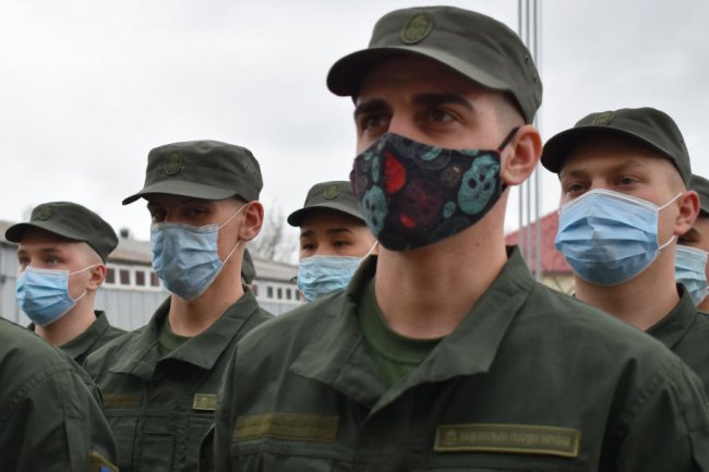 У Луцьку до військової частини Нацгвардії прибули перші новобранці. ФОТО