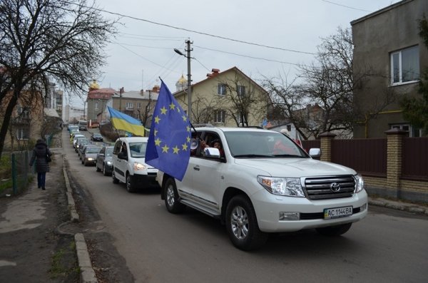 Автопробіг у Луцьку: усіх кличуть на майдан. ФОТО. ВІДЕО