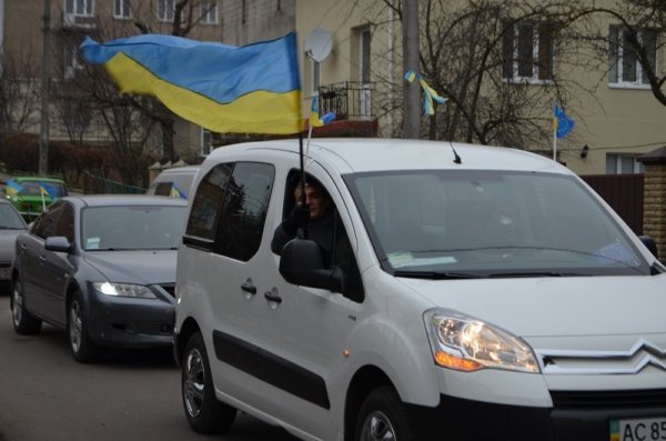 Автопробіг у Луцьку: усіх кличуть на майдан. ФОТО. ВІДЕО