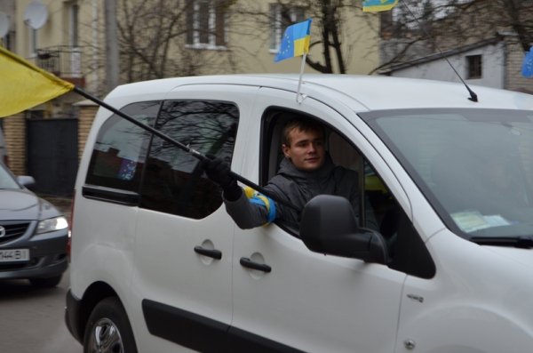 Автопробіг у Луцьку: усіх кличуть на майдан. ФОТО. ВІДЕО