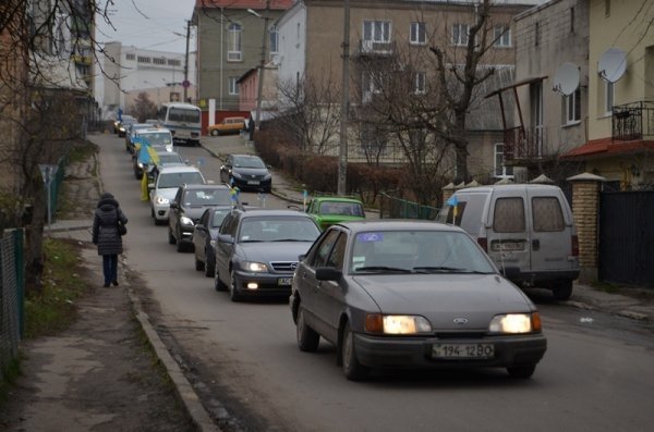 Автопробіг у Луцьку: усіх кличуть на майдан. ФОТО. ВІДЕО