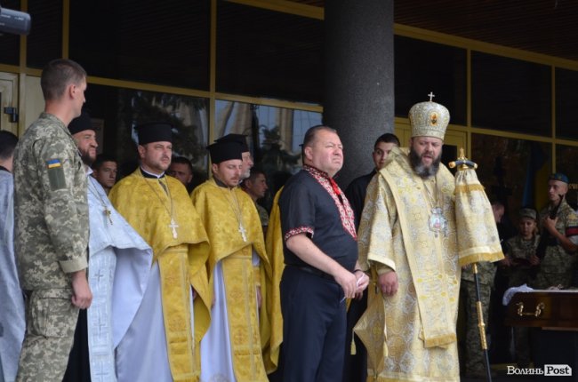 «Востаннє для тебе: слава Україні!»: Луцьк попрощався з Георгієм Ольховським. ФОТО