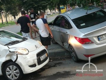 На Стрілецькій у Луцьку не розминулися легковики. ФОТО