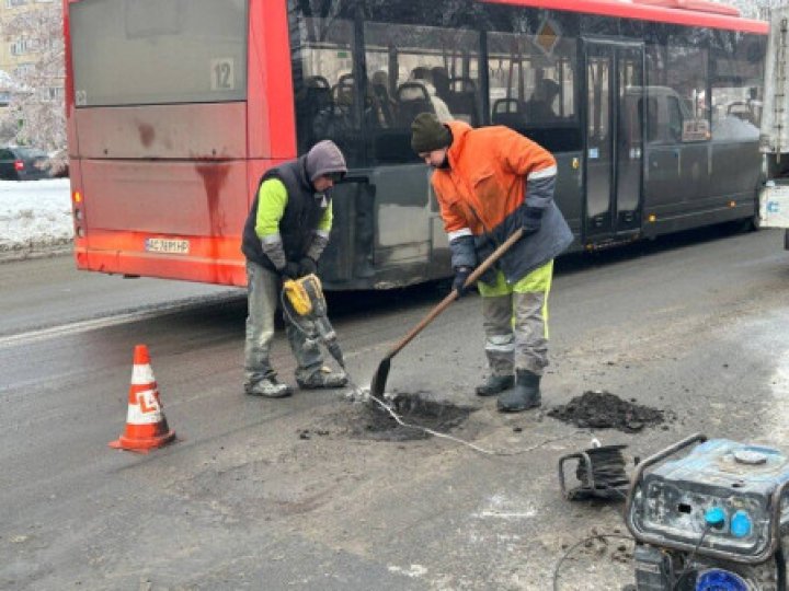 Ями і зруйнований асфальт: у Луцьку просять відремонтувати частину вулиці