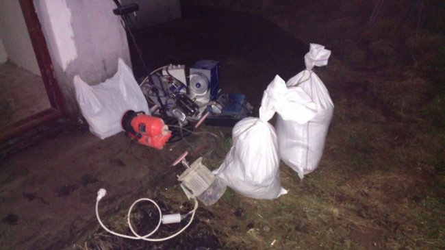 На Волині виявили підпільний цех обробки бурштину