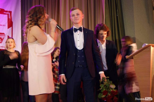 «Викрадачі часу»: як на філфаці СНУ обирали кращого студента. ФОТО