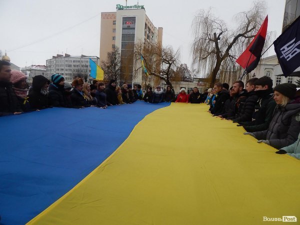 У Луцьку флешмобом відзначили День Соборності та Свободи