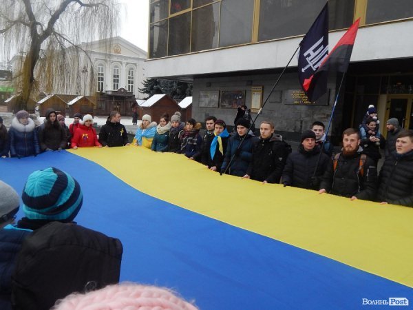 У Луцьку флешмобом відзначили День Соборності та Свободи