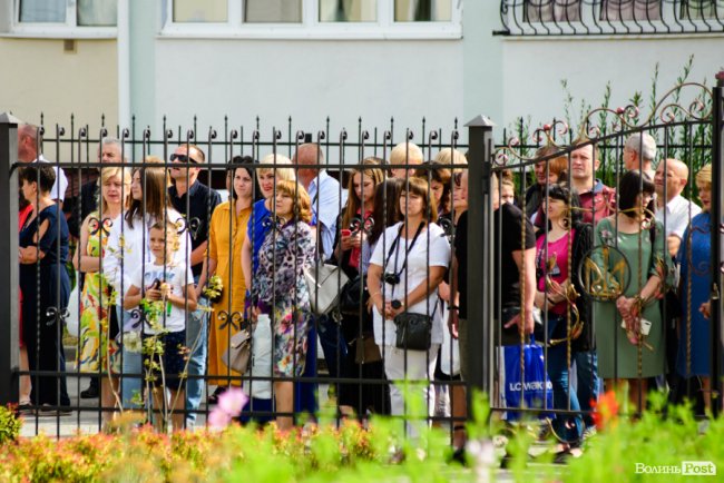 130 випускників луцьких шкіл урочисто отримали медалі: як це було. ФОТОРЕПОРТАЖ