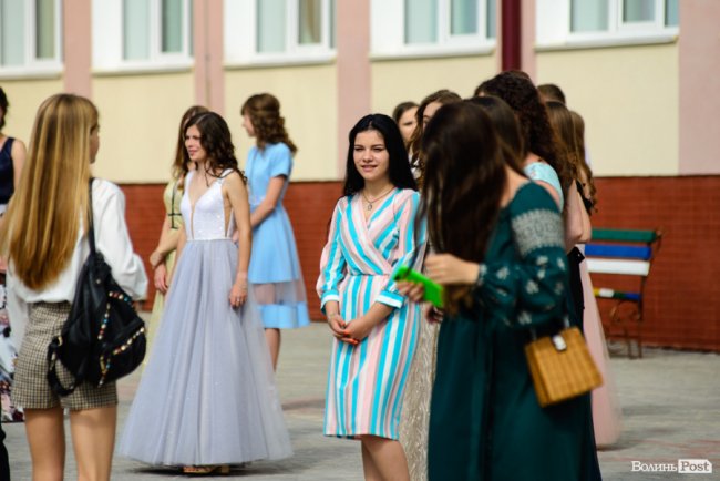 130 випускників луцьких шкіл урочисто отримали медалі: як це було. ФОТОРЕПОРТАЖ