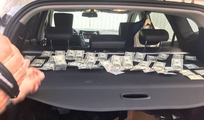 Волинський посадовець погорів на хабарі в 4 тисячі доларів. ФОТО
