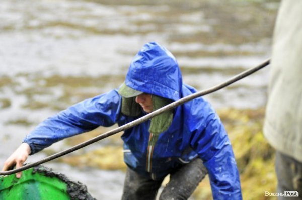Як чистять ставки в Теремно. ФОТО