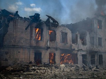 У Дніпрі кількість постраждалих від ракетної атаки збільшилася до 30. ФОТО